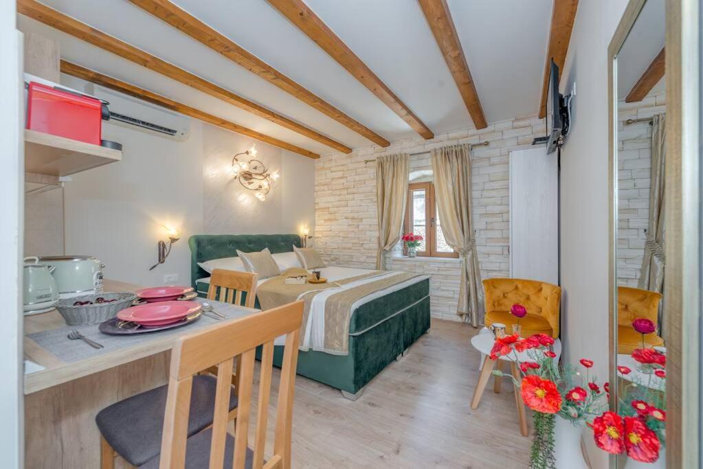 Diva 1,Stylish Old Town Studio Apartment Near Beach スプリト エクステリア 写真