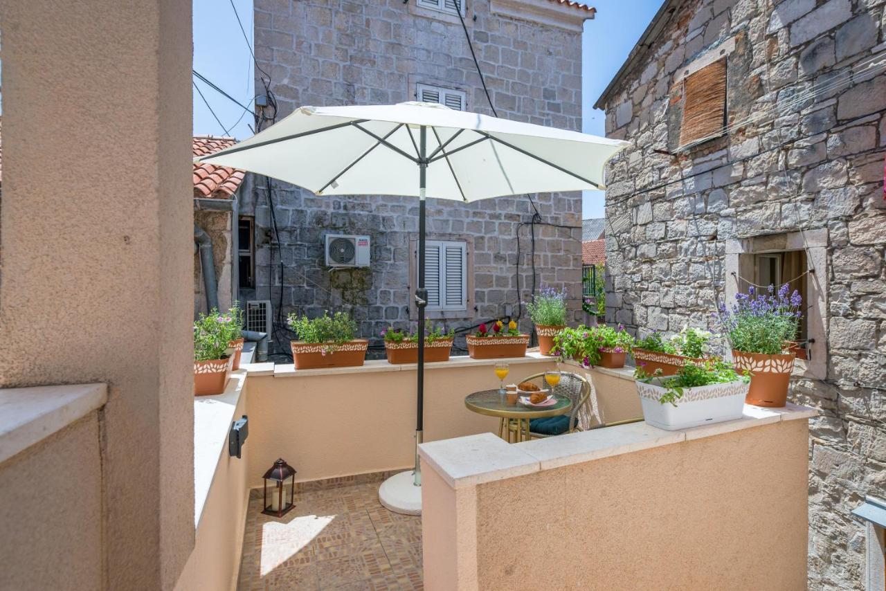 Diva 1,Stylish Old Town Studio Apartment Near Beach スプリト エクステリア 写真